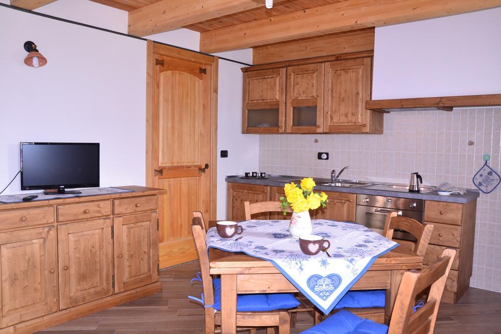 Lo Coppa Fen Apartman Aosta Szoba fotó