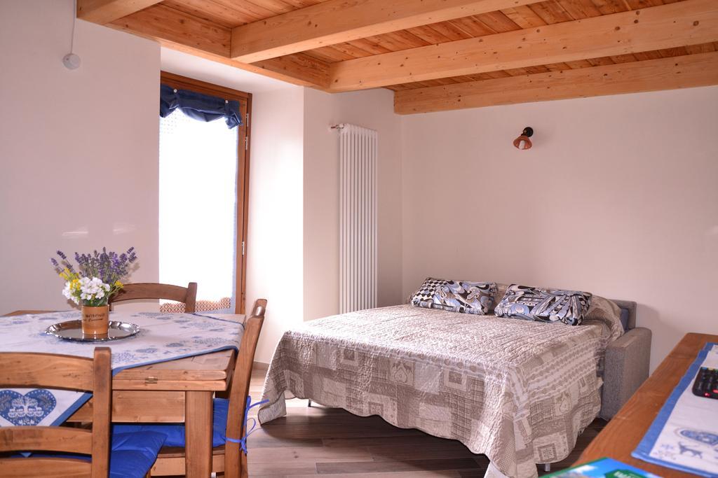 Lo Coppa Fen Apartman Aosta Szoba fotó